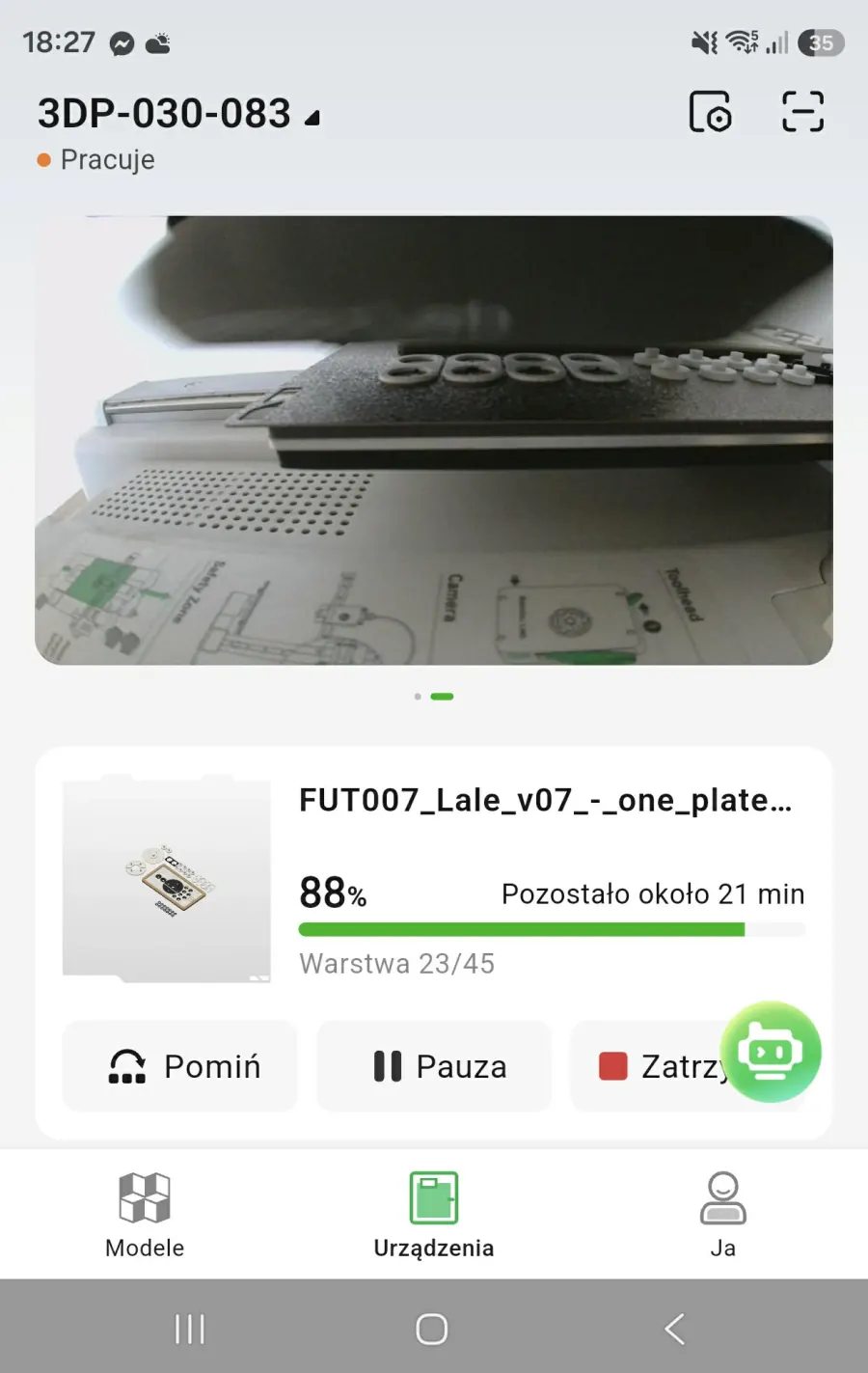 Ekran aplikacji Bambu Handy pokazujący 88 procent postępu druku obudowy pilota